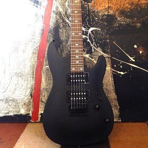 Beautiful Laguna LE50 (SUPER CLEAN) Short Scale Matte Black • Electric Guitar